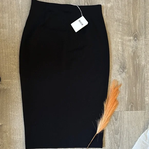 Wolford Classic Black Pencil Skirt – Size US 10 – NWT - Picture 1 of 5